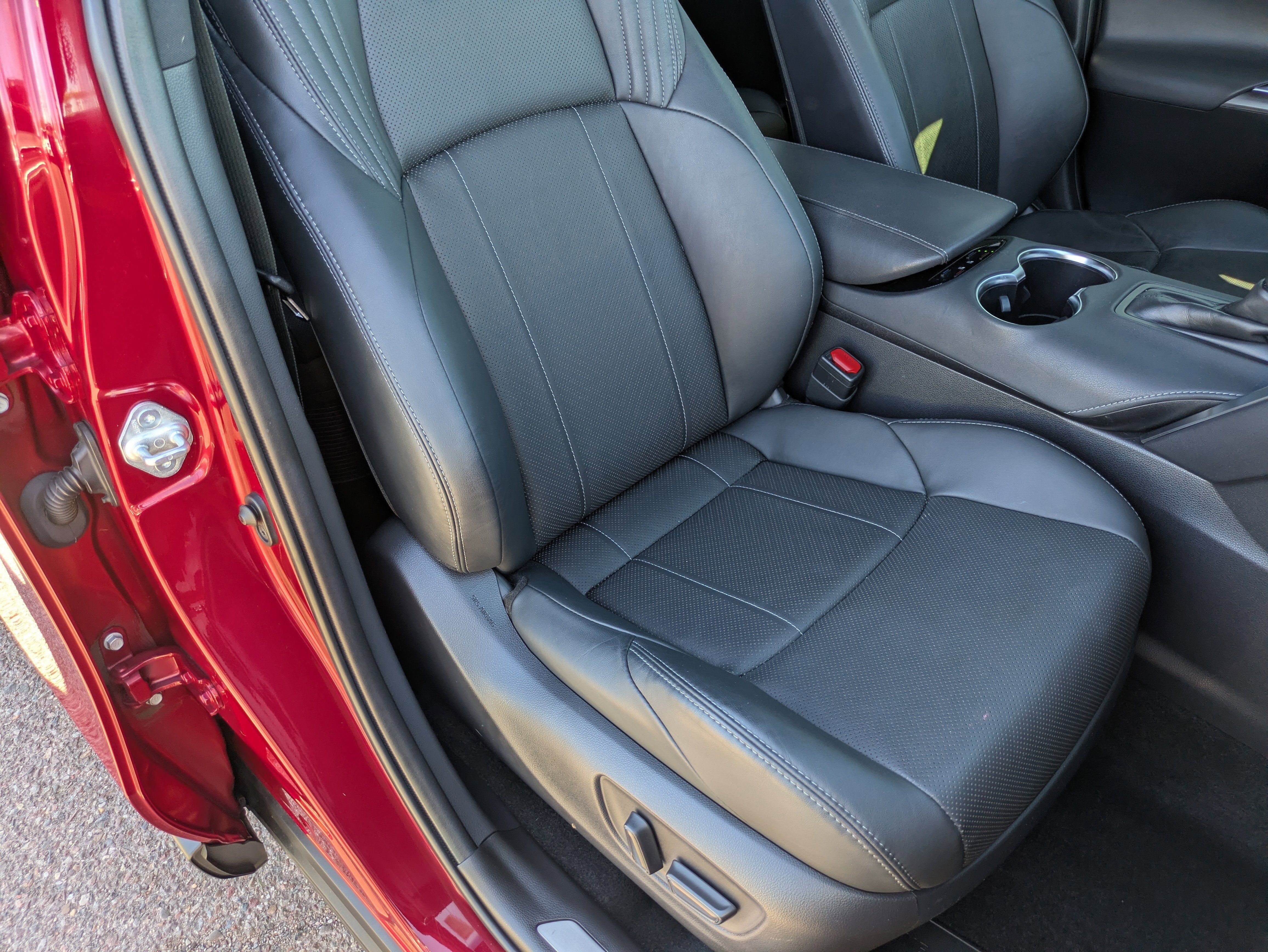 Used 2021 Toyota Venza XLE image 10