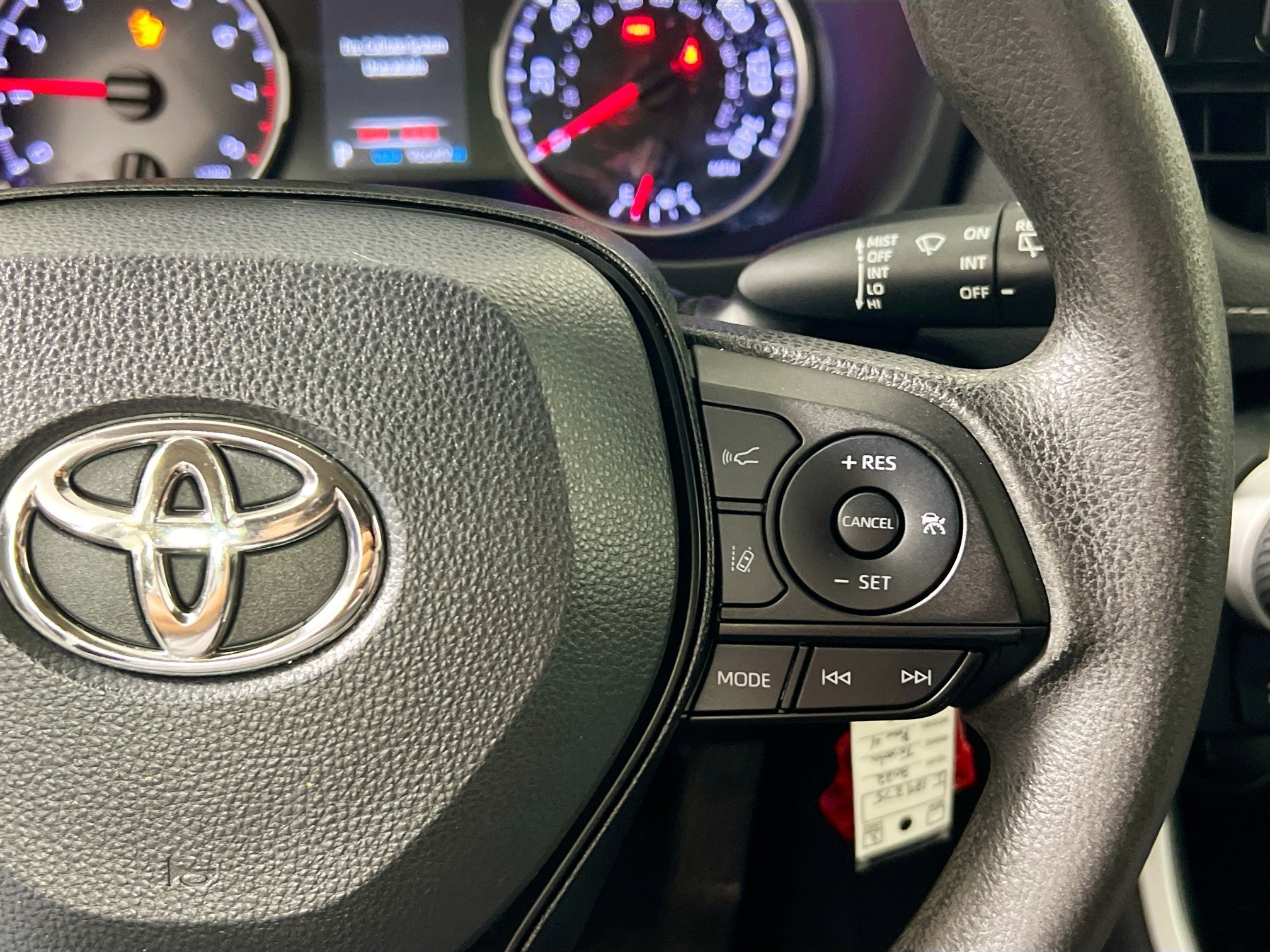 Used 2022 Toyota RAV4 LE FWD image 17