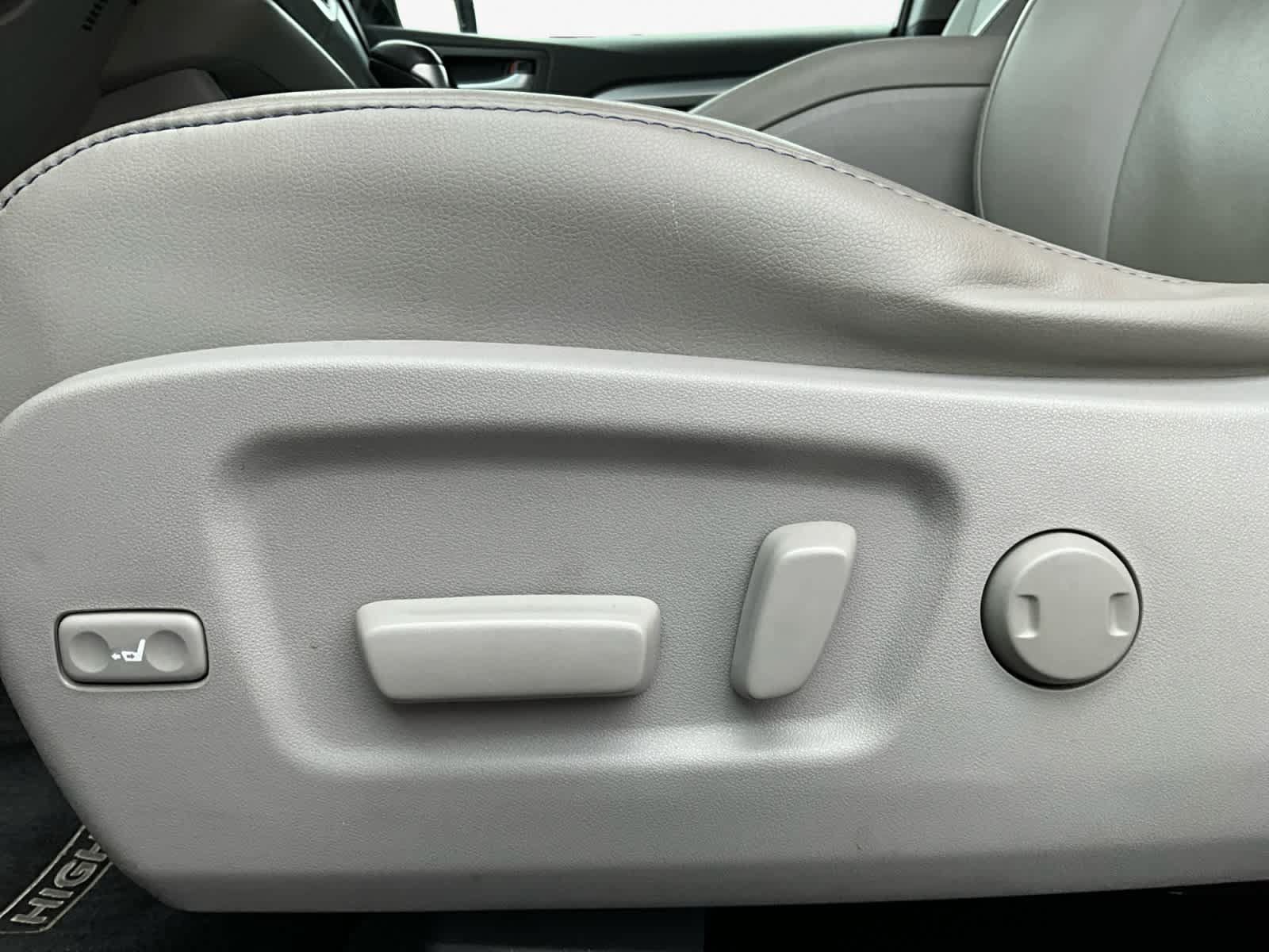 Used 2015 Toyota Highlander XLE FWD image 20