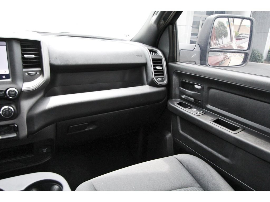 Used 2024 RAM 2500 Tradesman w/ Chrome Appearance Group AWD/4WD image 10