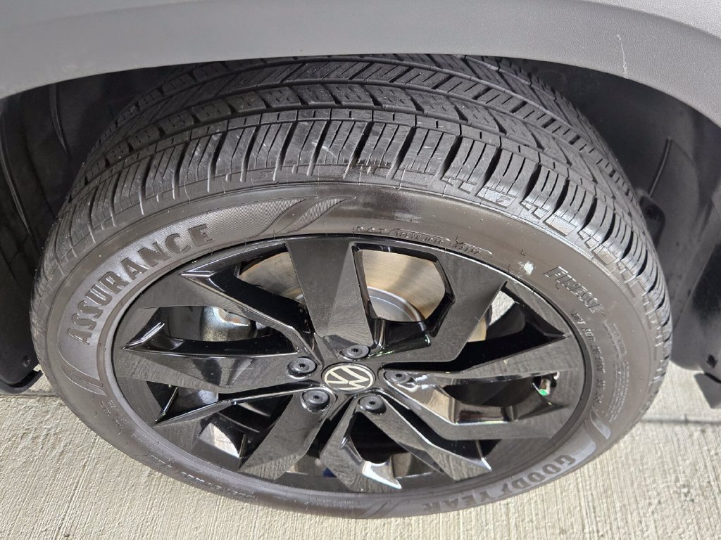 Certified 2024 Volkswagen Taos SE w/ Panoramic Sunroof Package FWD image 10