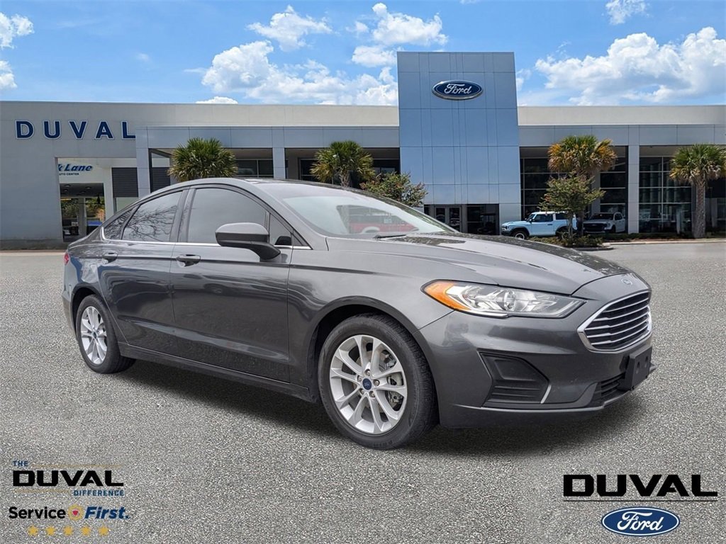 Used 2020 Ford Fusion SE image 1