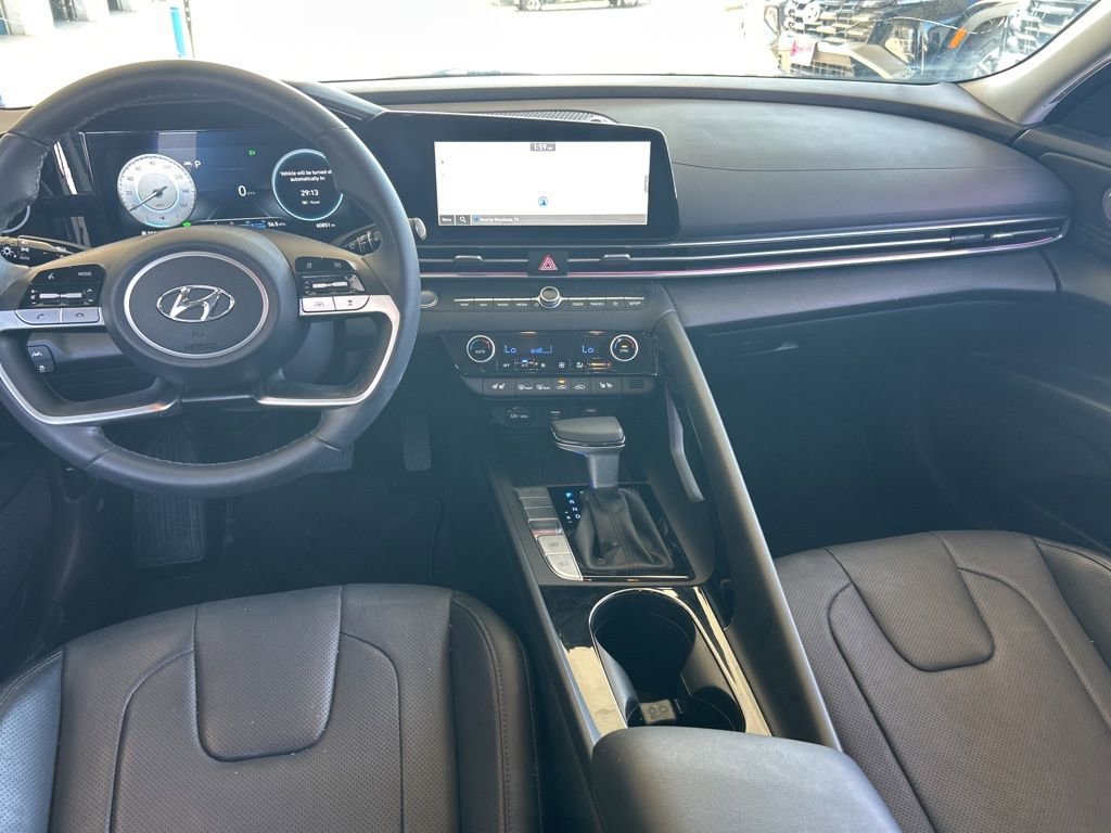 Used 2023 Hyundai Elantra Limited image 19