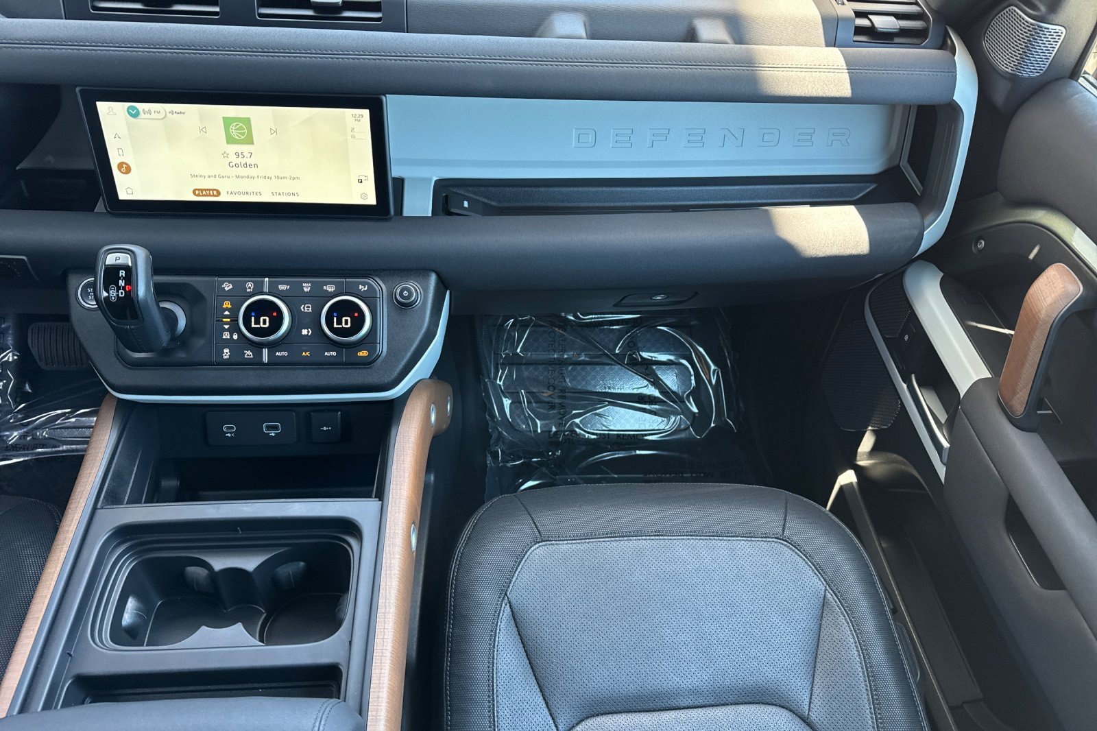 Used 2021 Land Rover Defender 90 X-Dynamic S AWD/4WD image 18