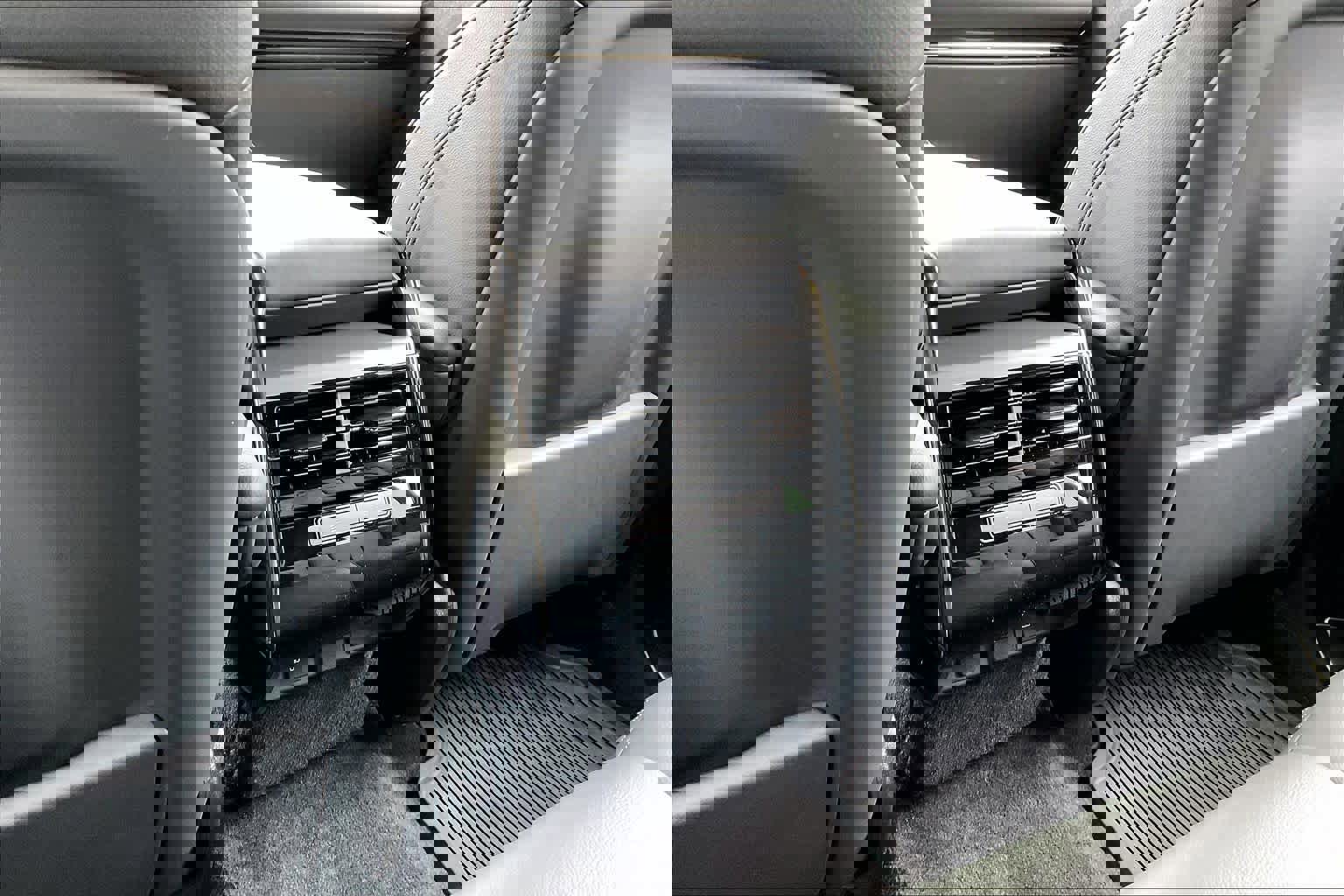 Used 2025 Land Rover Range Rover Sport image 38