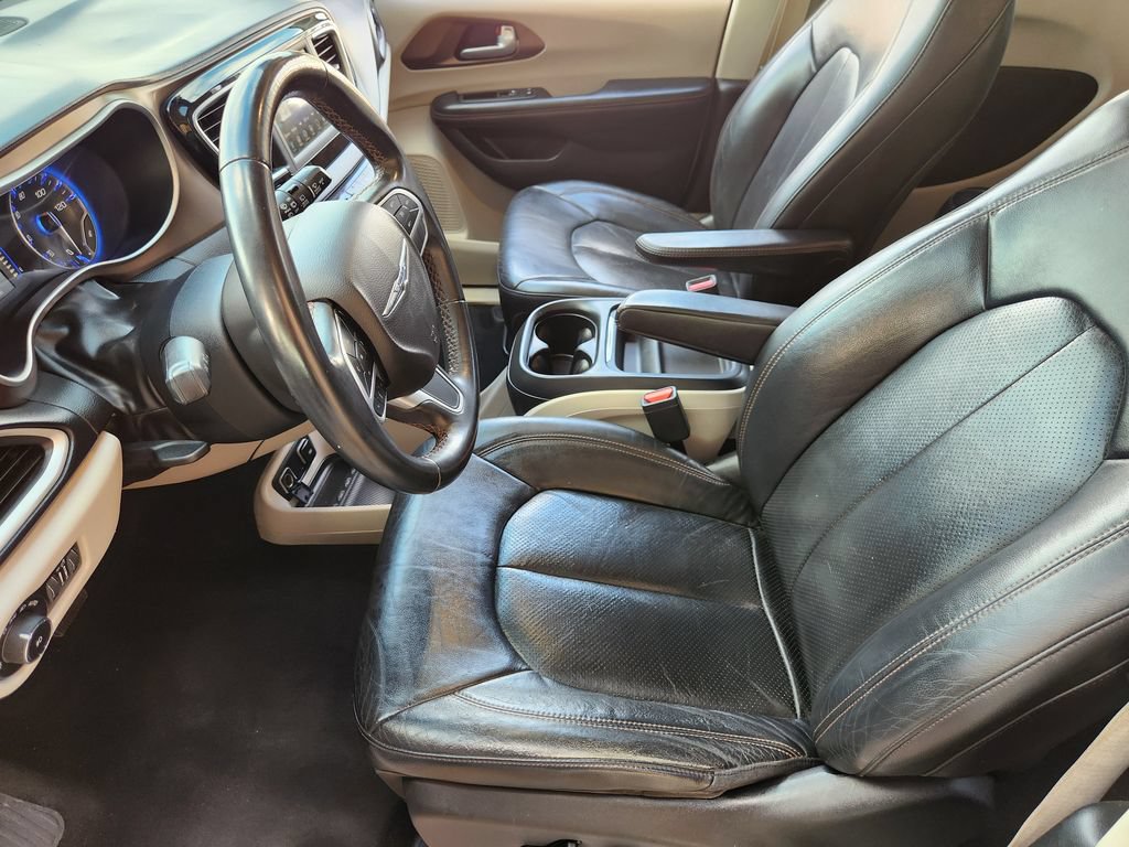 Used 2018 Chrysler Pacifica Touring-L FWD image 15