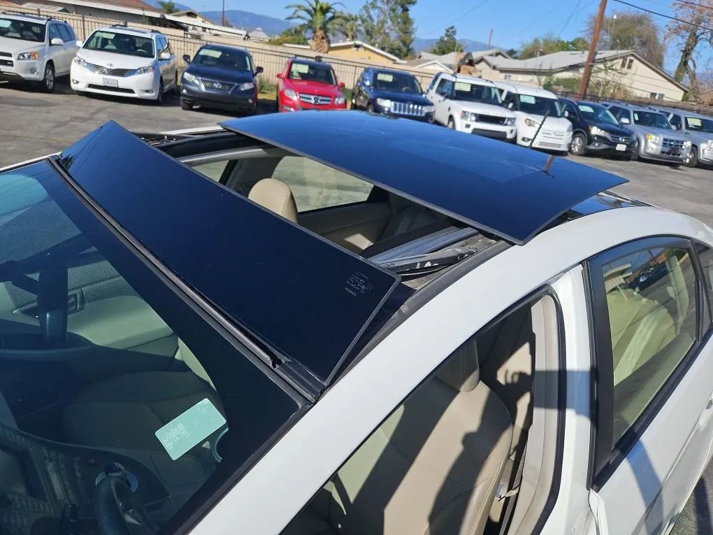 Used 2012 Toyota Prius Four w/ Deluxe Solar Roof Pkg image 34