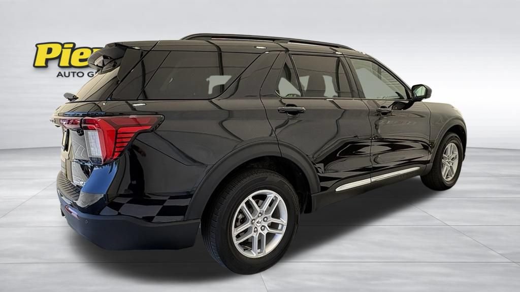 Used 2025 Ford Explorer Active AWD/4WD image 8