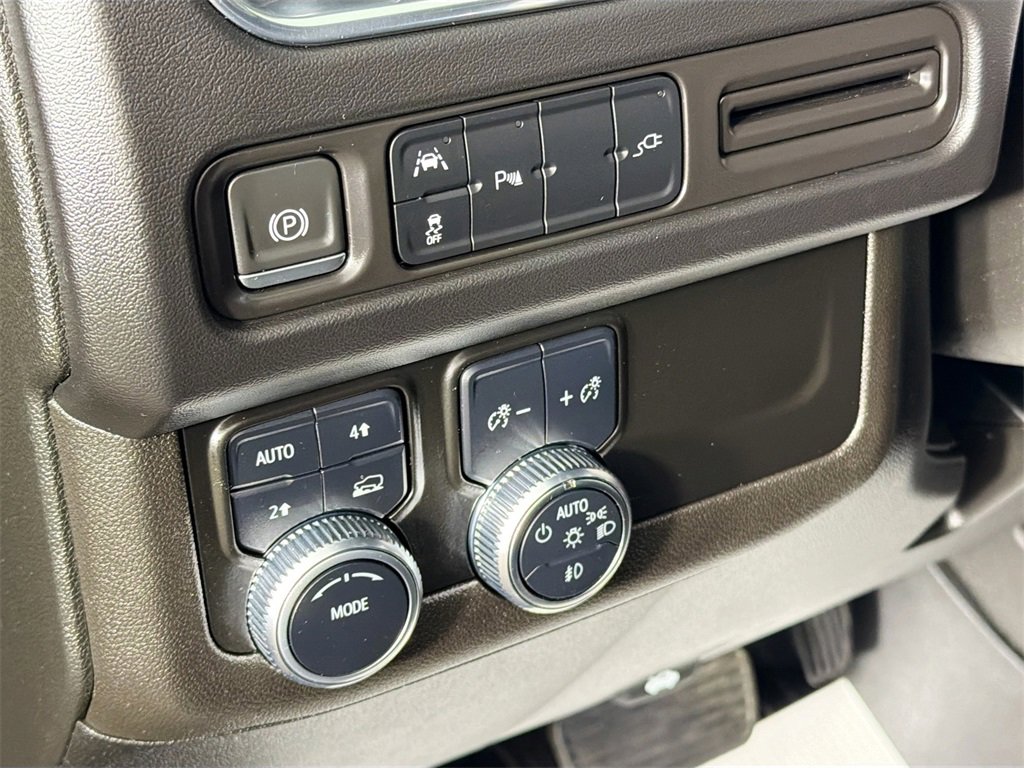 Used 2022 GMC Yukon XL SLE image 10