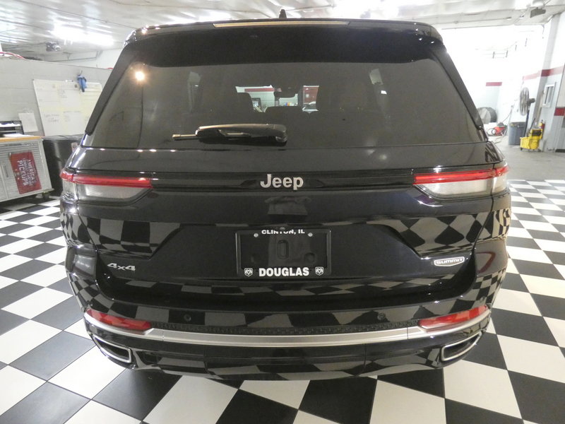 Used 2024 Jeep Grand Cherokee Summit w/ Luxury Tech Group V image 5