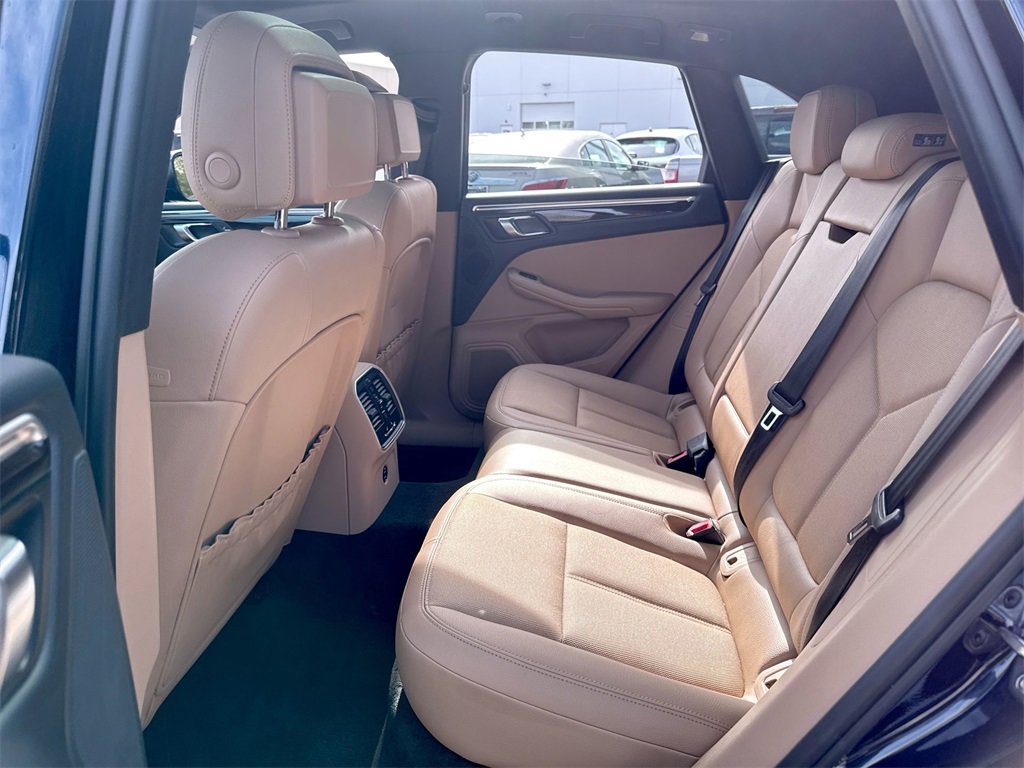 Used 2022 Porsche Macan Base image 26