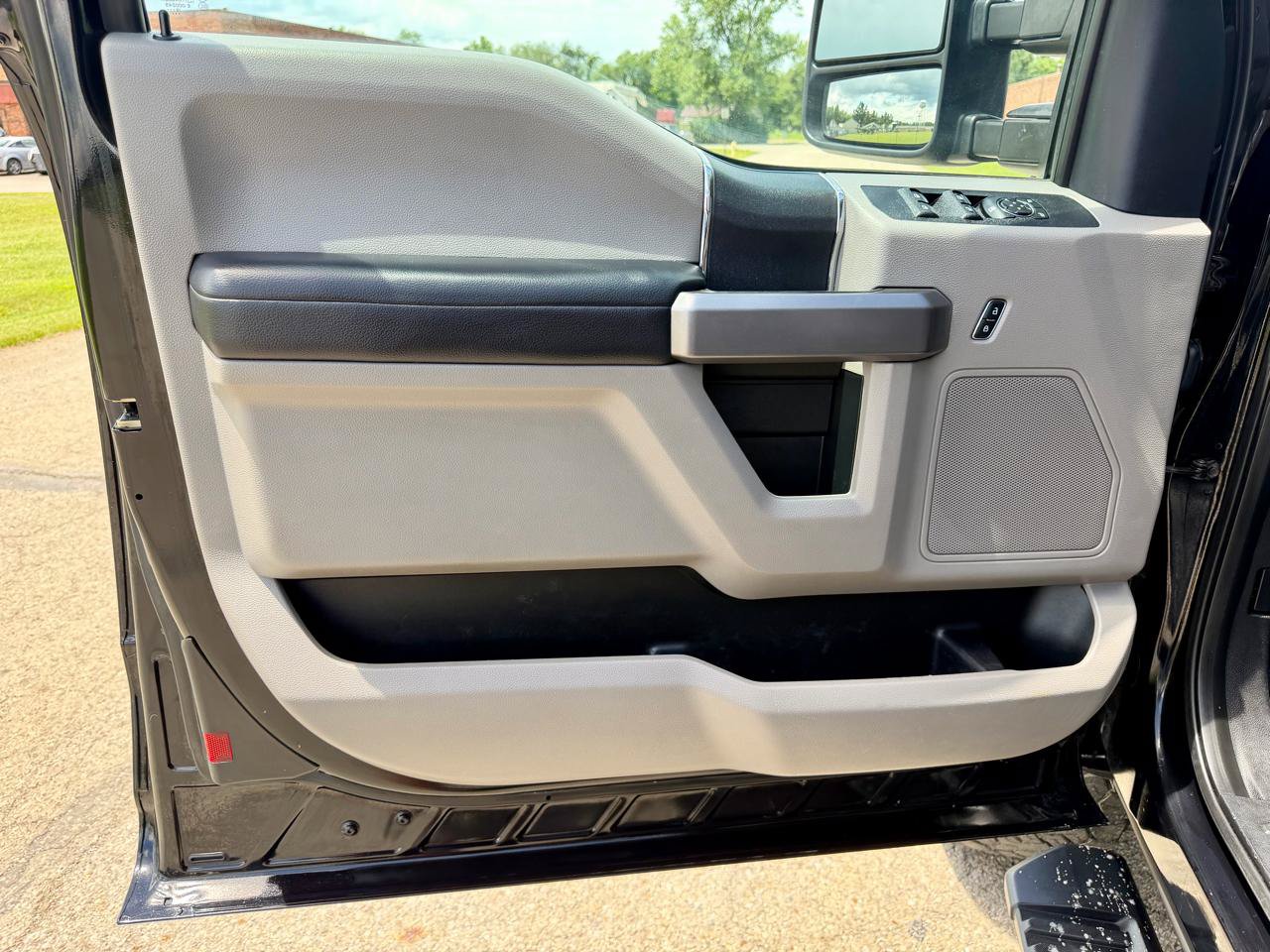 Used 2019 Ford F250 XLT w/ XLT Value Package AWD/4WD image 16