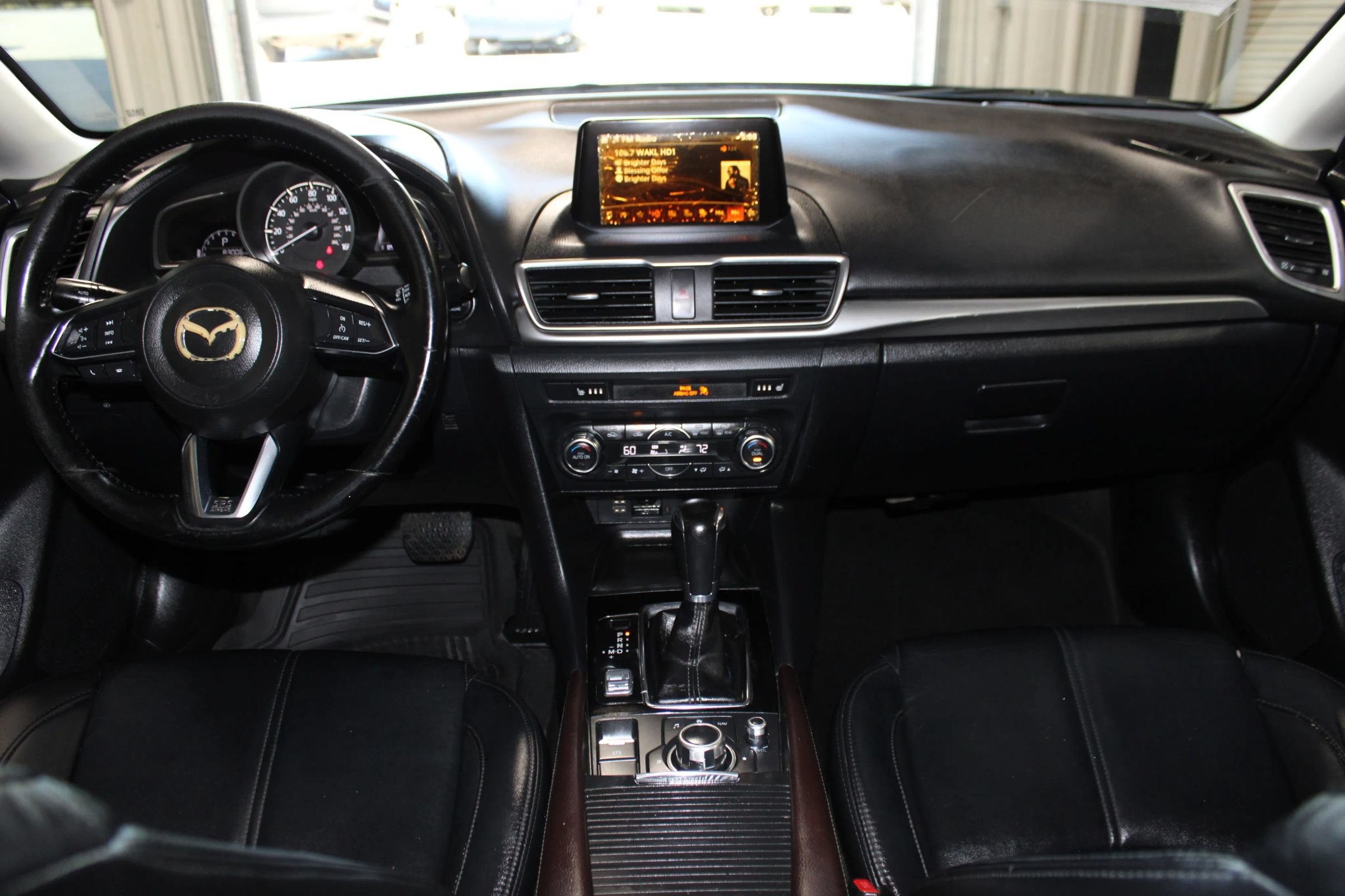 Used 2017 MAZDA MAZDA3 Touring FWD image 12