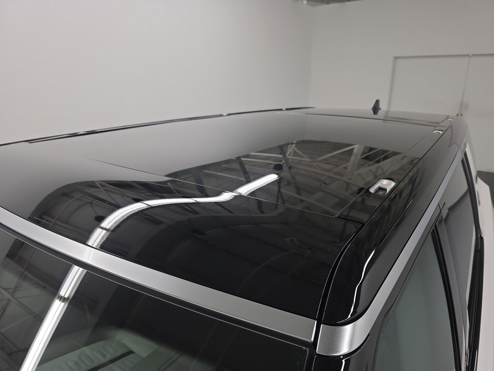 Used 2024 Rivian R1S Adventure image 13