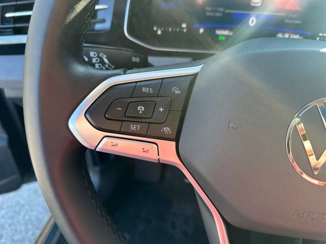 Certified 2025 Volkswagen Jetta SE w/ Sunroof Package image 21