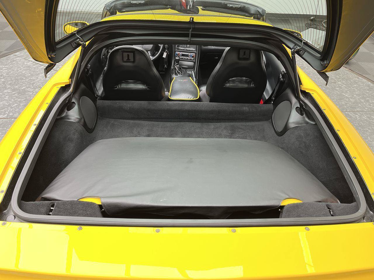 Used 2000 Chevrolet Corvette Coupe w/ Roof Pkg RWD image 22