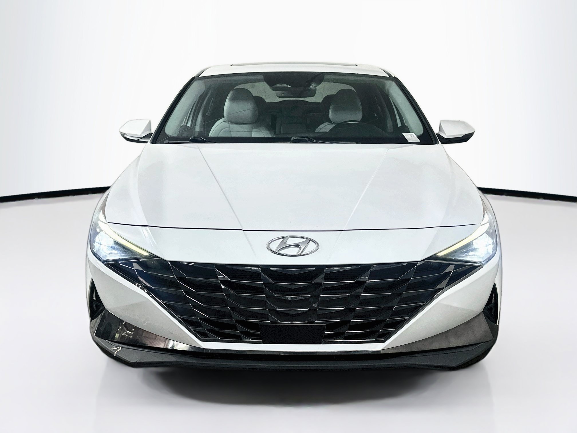 Used 2022 Hyundai Elantra Limited FWD image 2
