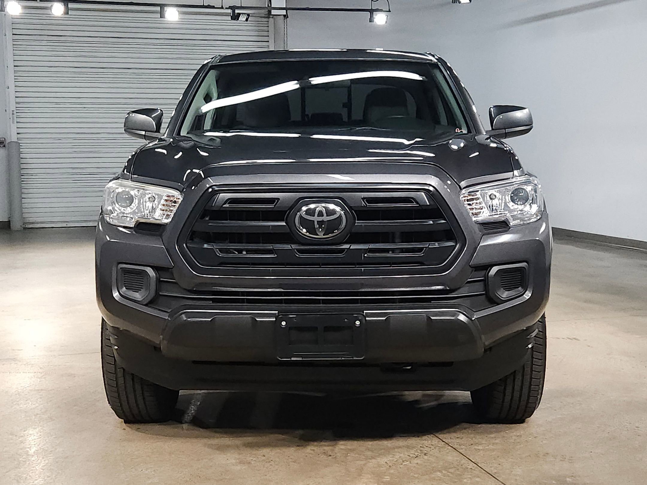Used 2018 Toyota Tacoma SR w/ SR Convenience Package RWD image 2