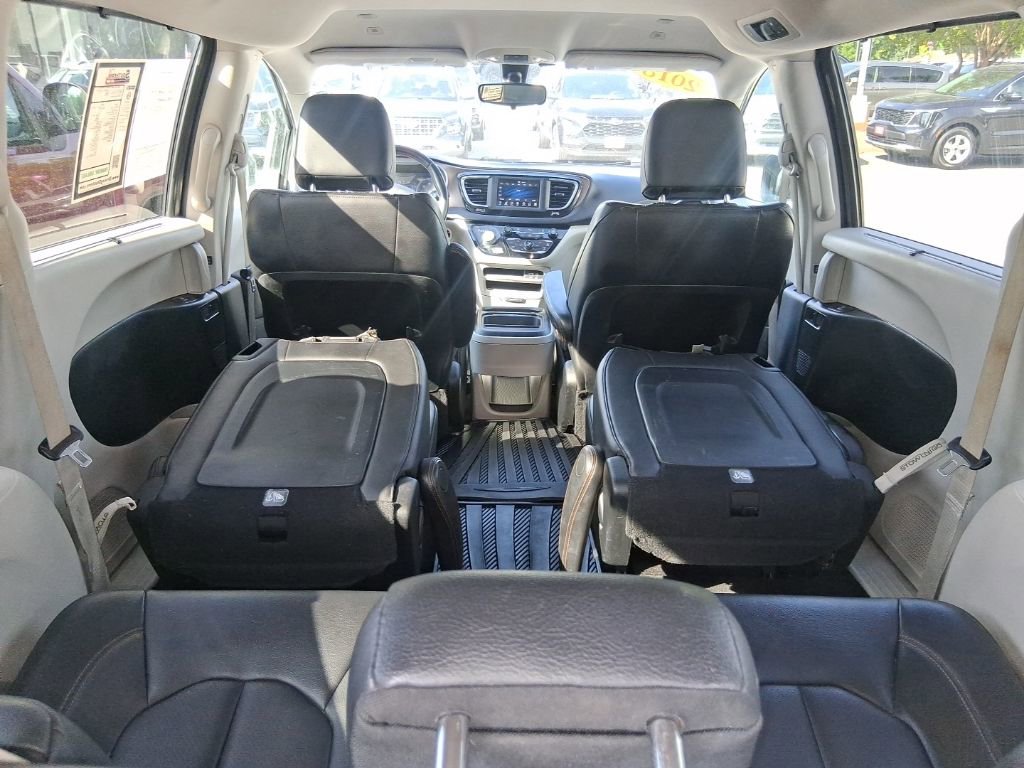 Used 2018 Chrysler Pacifica Touring-L FWD image 21