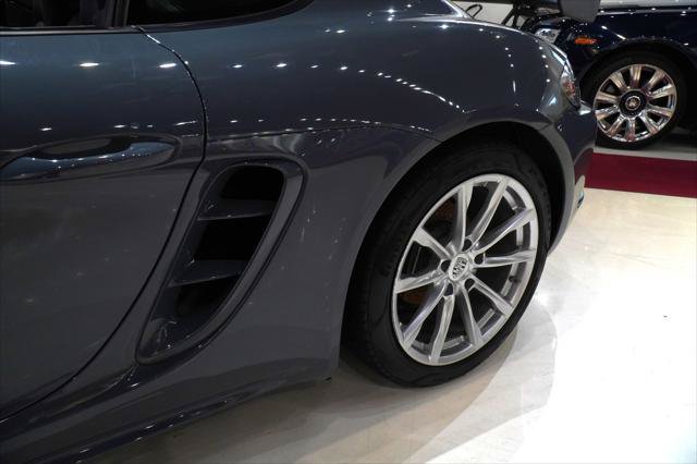 Used 2018 Porsche 718 Cayman RWD image 23