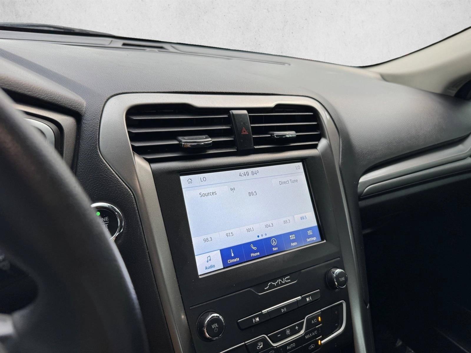 Used 2020 Ford Fusion SE FWD image 14