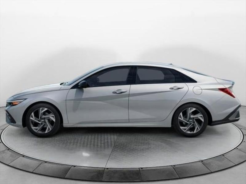New 2026 Hyundai Elantra SEL Sport Premium image 3