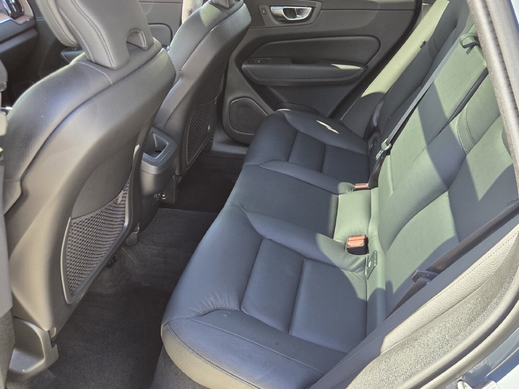 Used 2024 Volvo XC60 B5 Plus AWD/4WD image 11