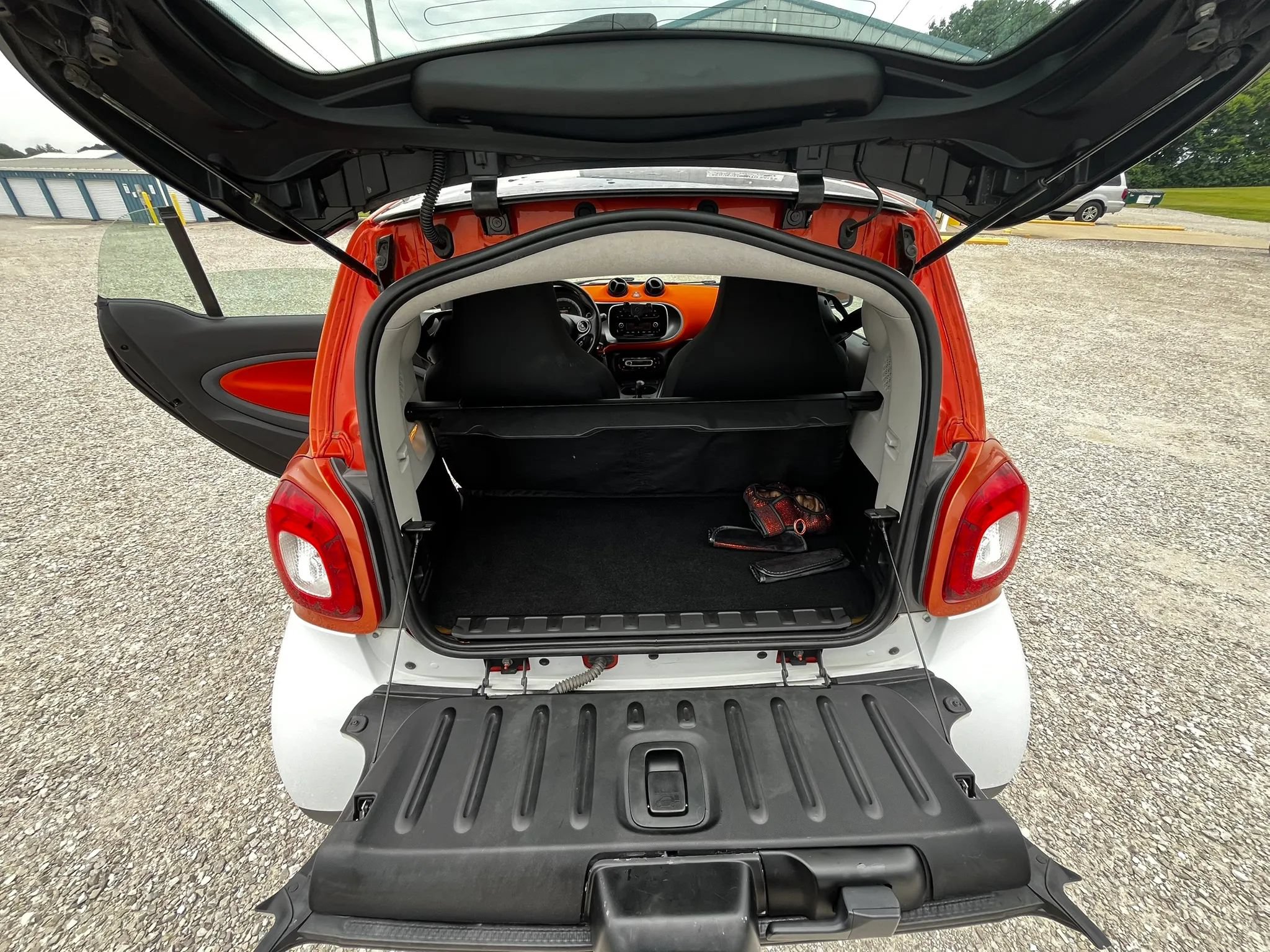 Used 2016 smart fortwo passion RWD image 22
