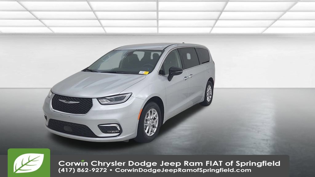 Certified 2024 Chrysler Pacifica Touring-L image 6