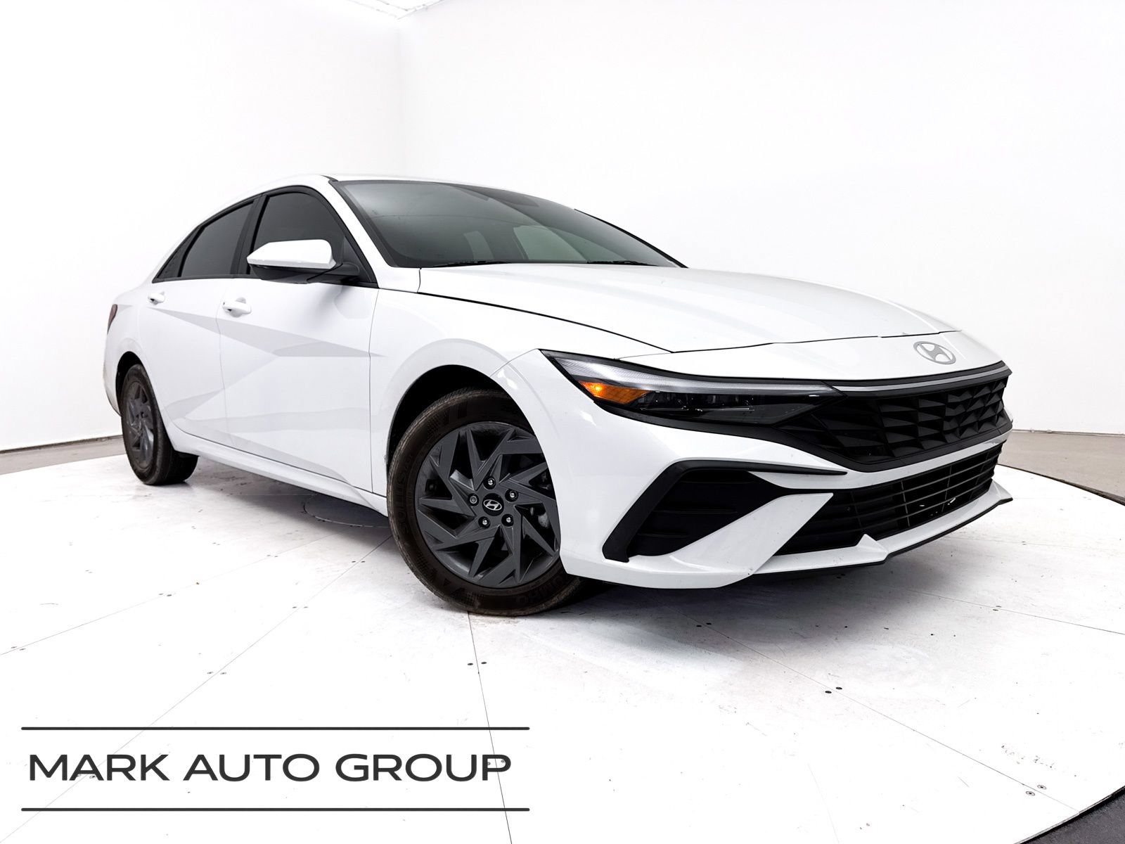 Used 2024 Hyundai Elantra SEL FWD image 1