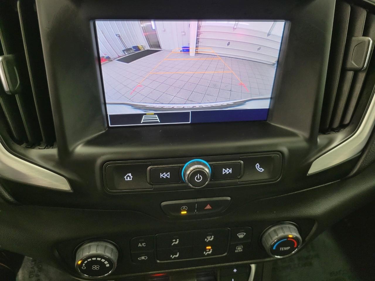 Used 2024 GMC Terrain SLE image 15