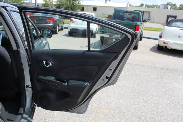 Used 2014 Nissan Versa SV image 13
