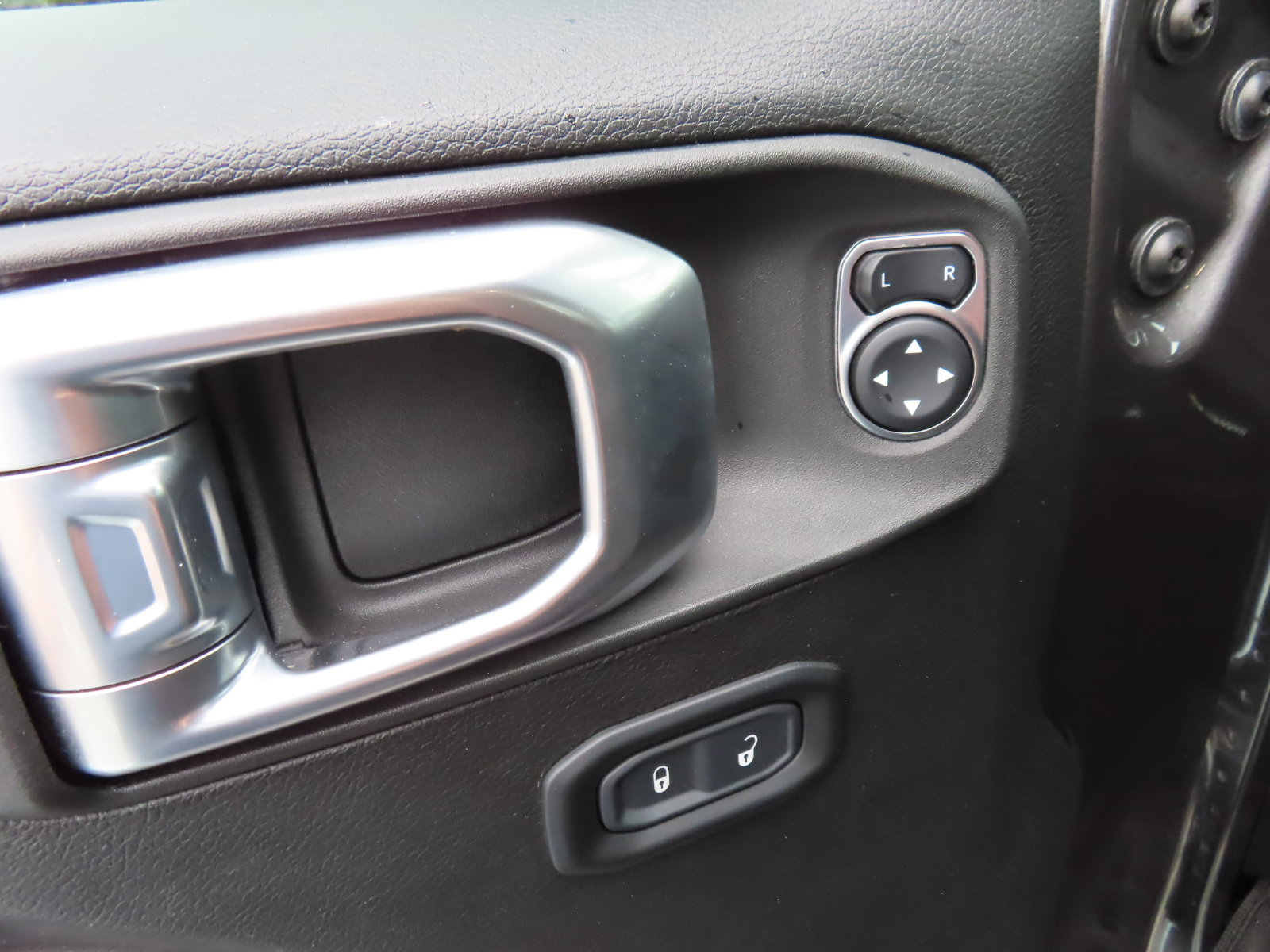 Used 2022 Jeep Gladiator Sport AWD/4WD image 15