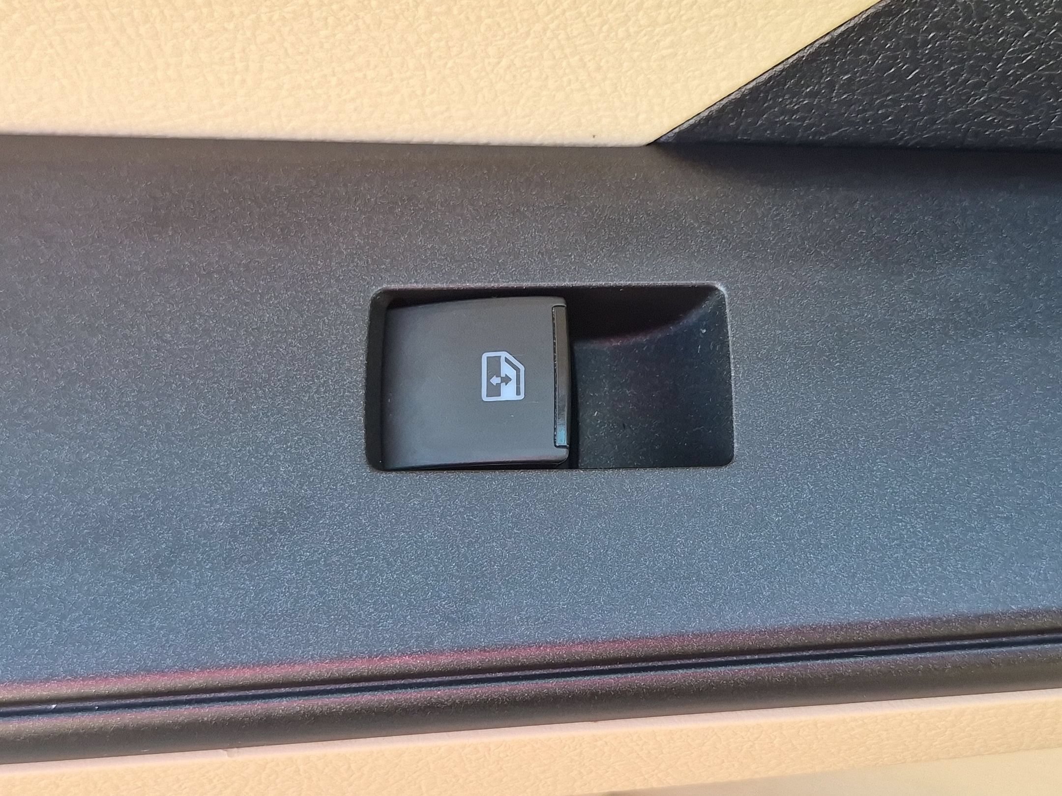 Used 2016 Toyota Camry LE FWD image 28