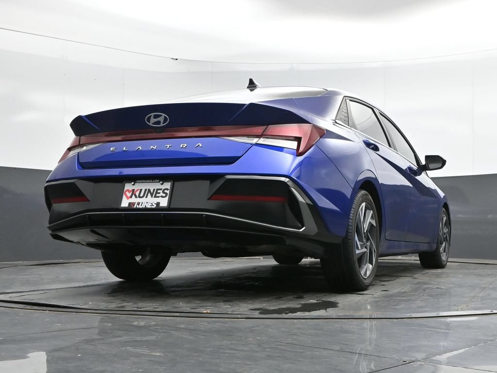 Used 2025 Hyundai Elantra SEL FWD image 37