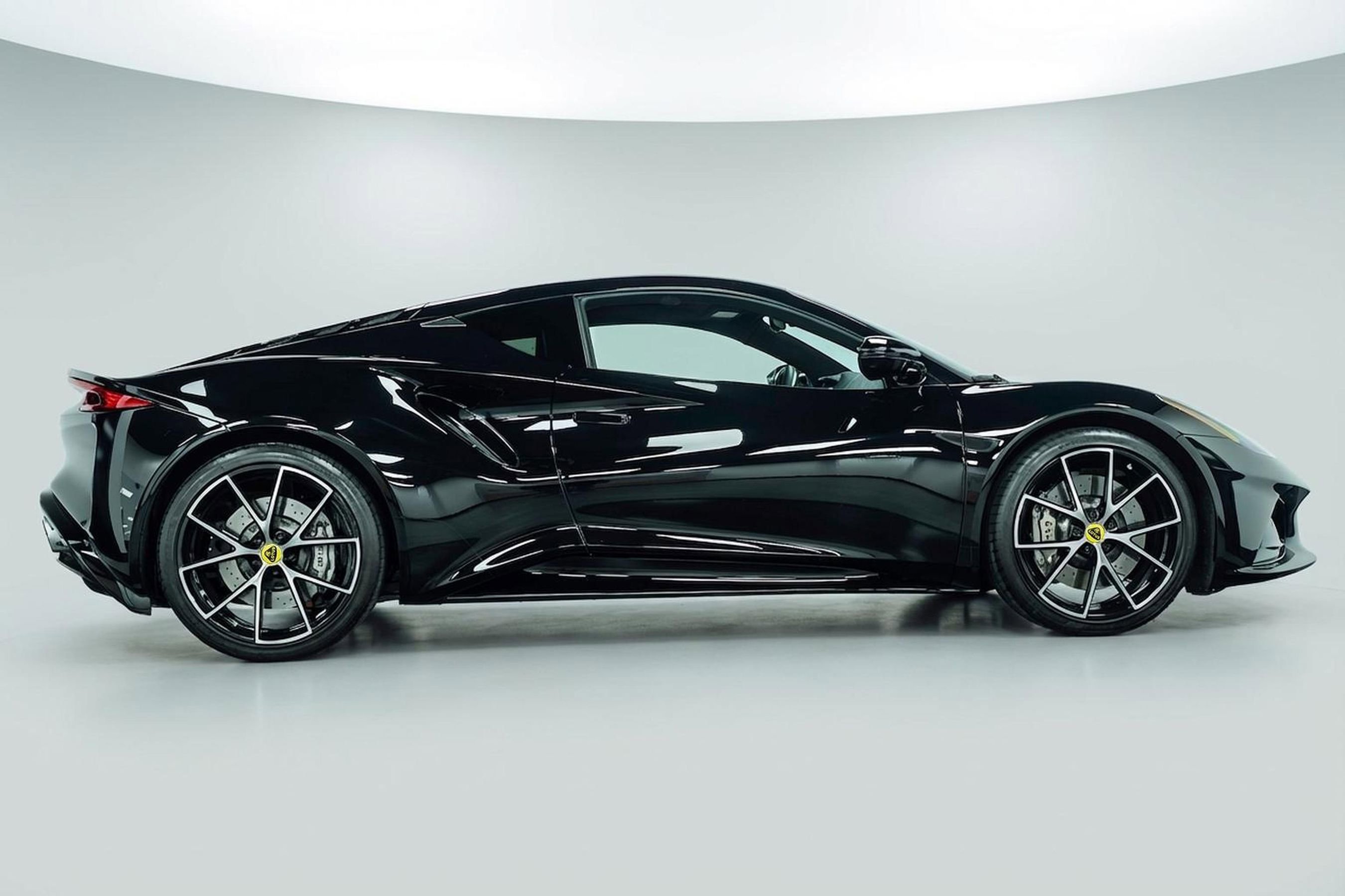 New 2025 Lotus Emira image 5