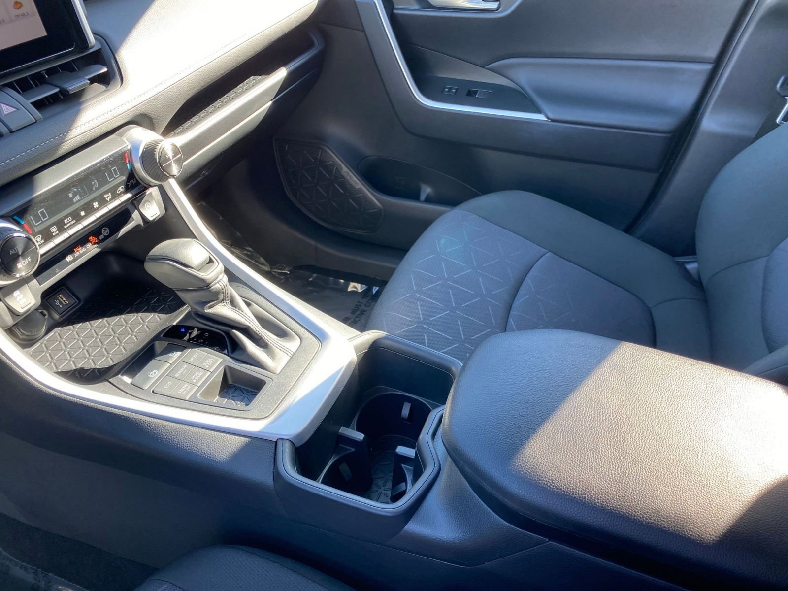 Used 2025 Toyota RAV4 XLE image 41