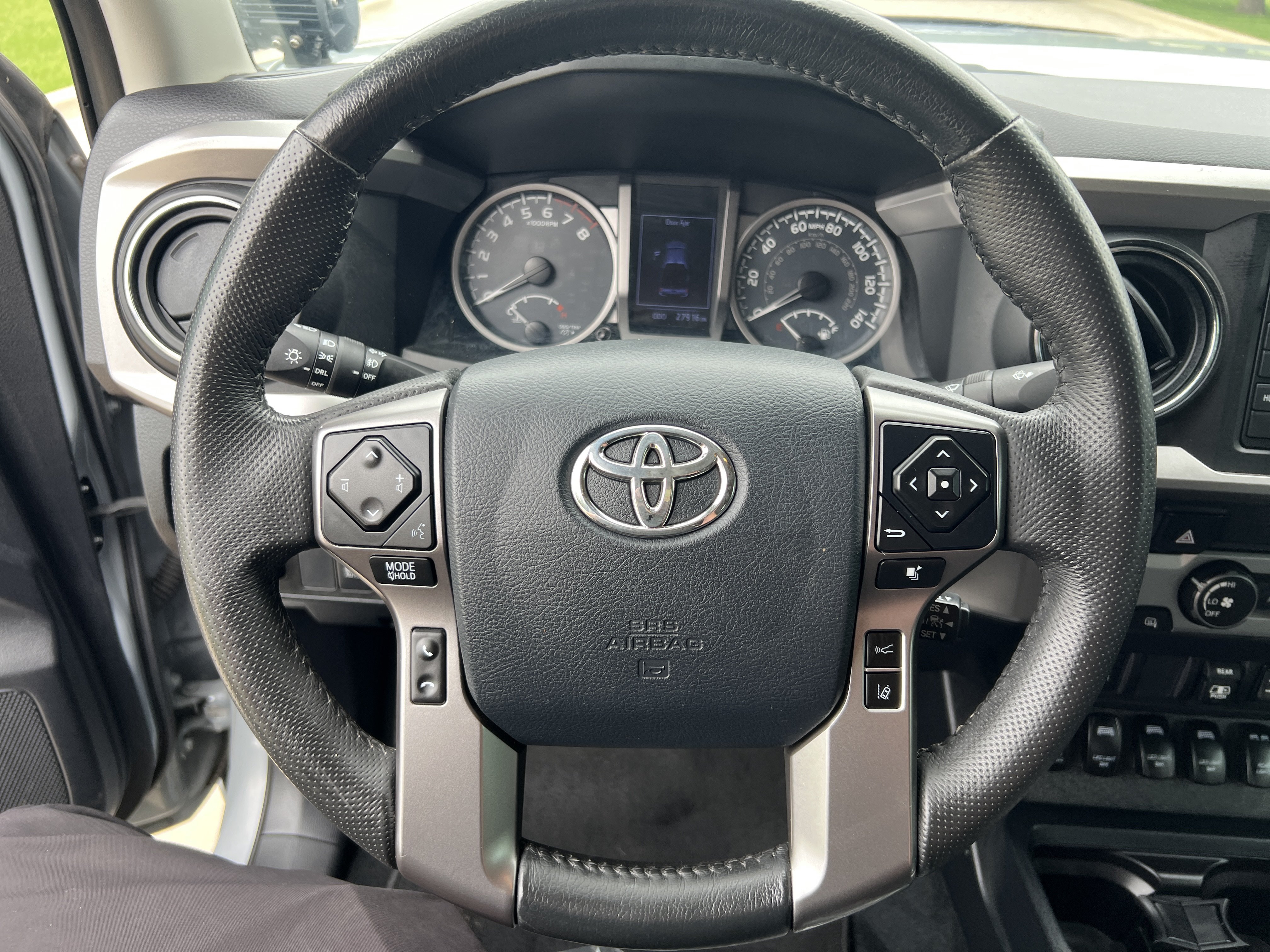 Used 2019 Toyota Tacoma SR5 AWD/4WD image 15