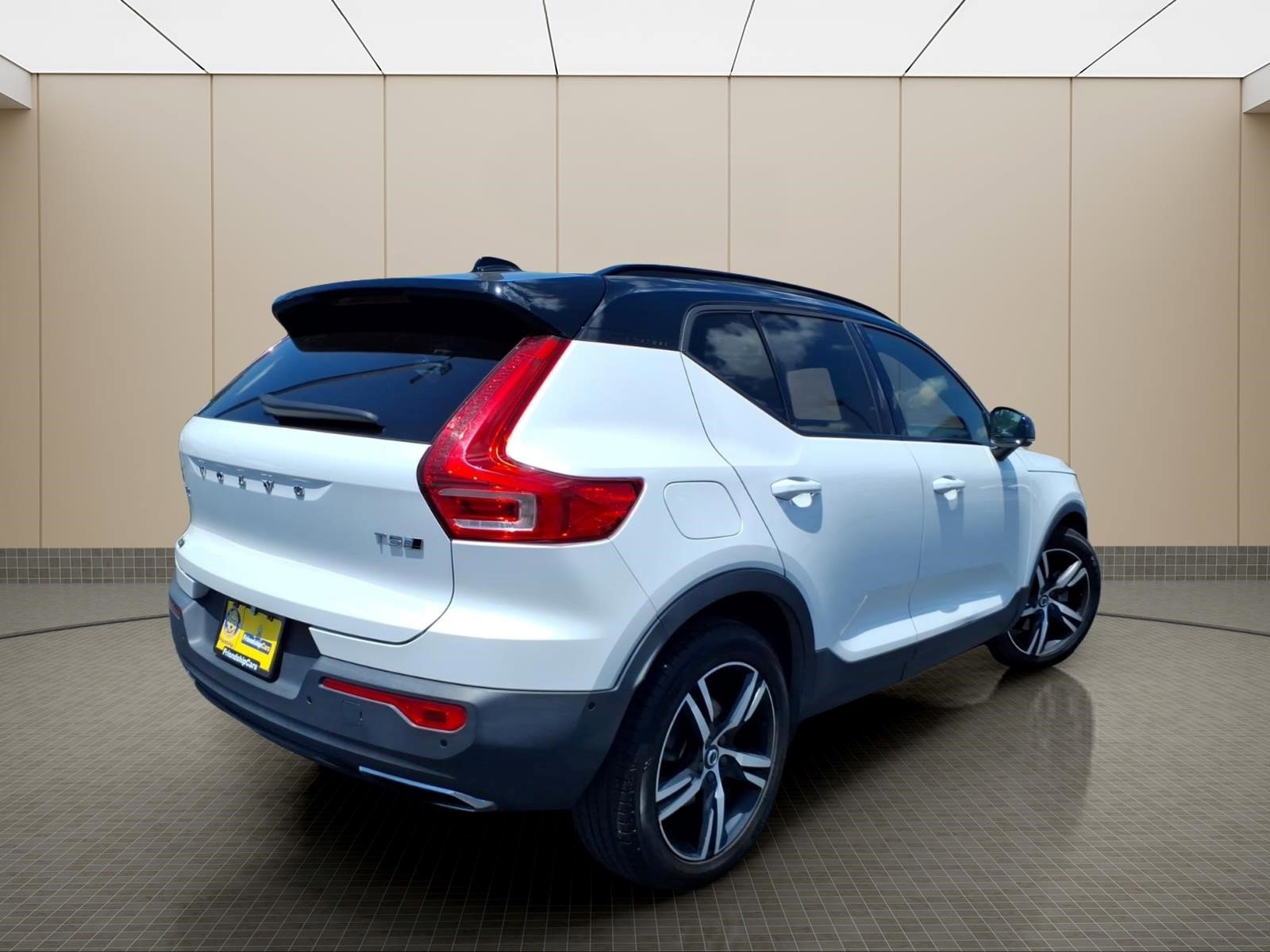 Used 2019 Volvo XC40 T5 R-Design AWD/4WD image 6