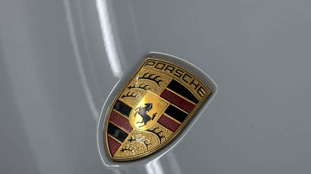 Used 2022 Porsche Macan AWD/4WD image 8