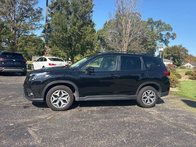Used 2023 Subaru Forester Premium image 3