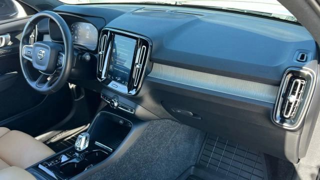 Used 2019 Volvo XC40 T5 Inscription image 18