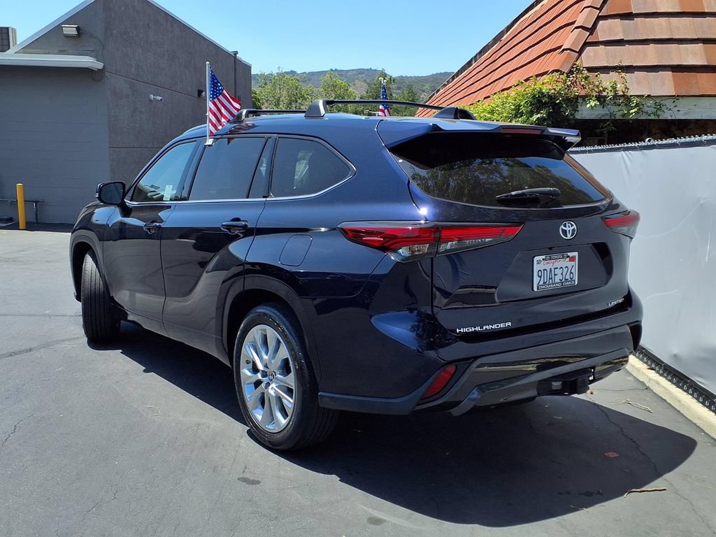 Used 2022 Toyota Highlander Limited FWD image 5