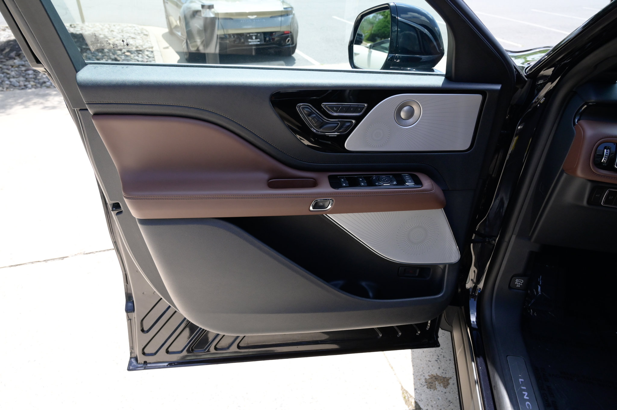 Used 2026 Lincoln Aviator Reserve AWD/4WD image 19