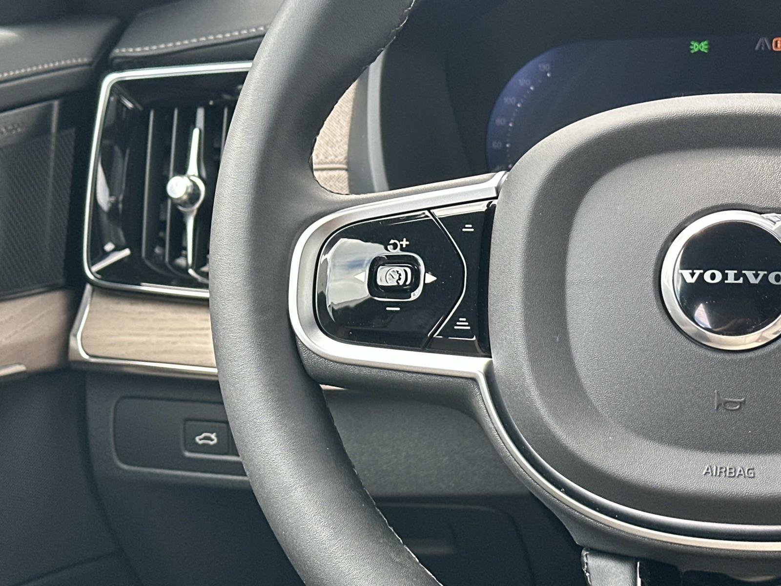 New 2026 Volvo XC90 T8 Plus w/ Protection Package Premier AWD/4WD image 8