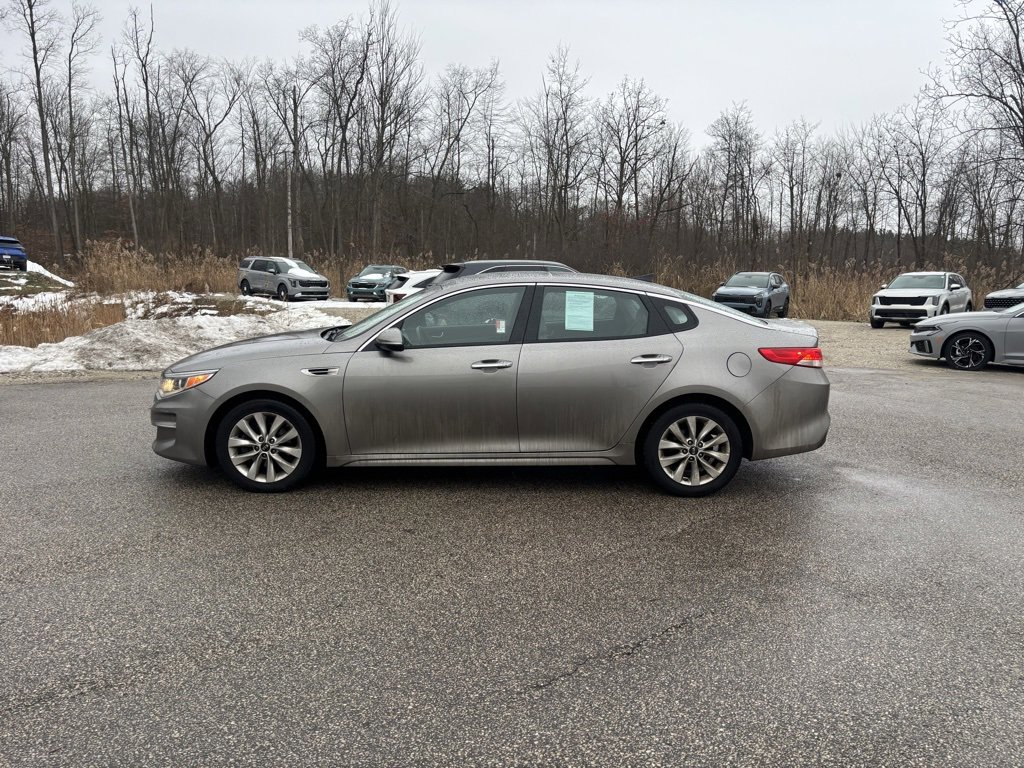 Used 2017 Kia Optima EX w/ Premium Package image 3