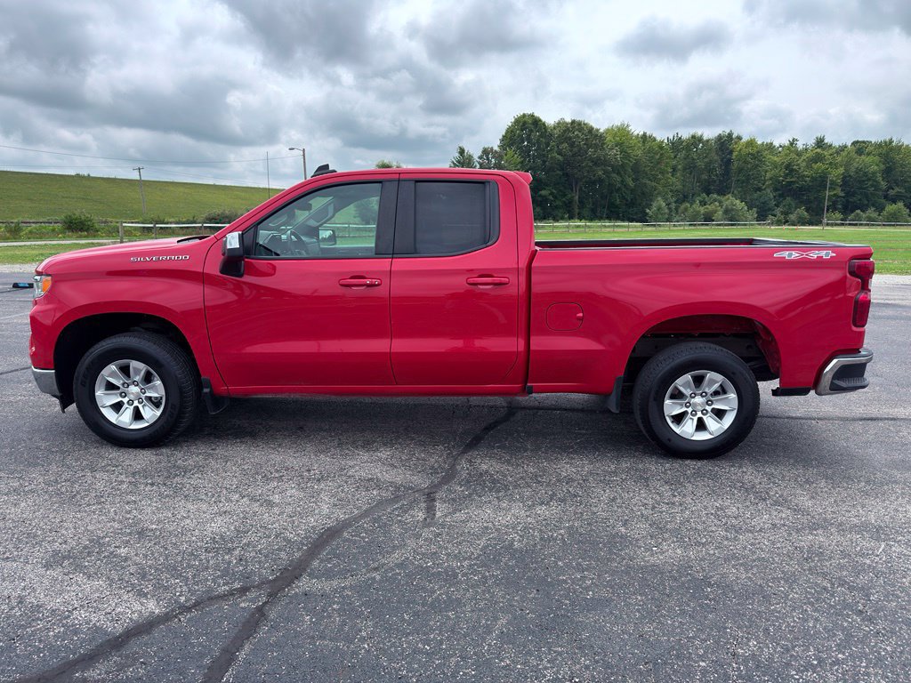 Used 2023 Chevrolet Silverado 1500 LT AWD/4WD image 18