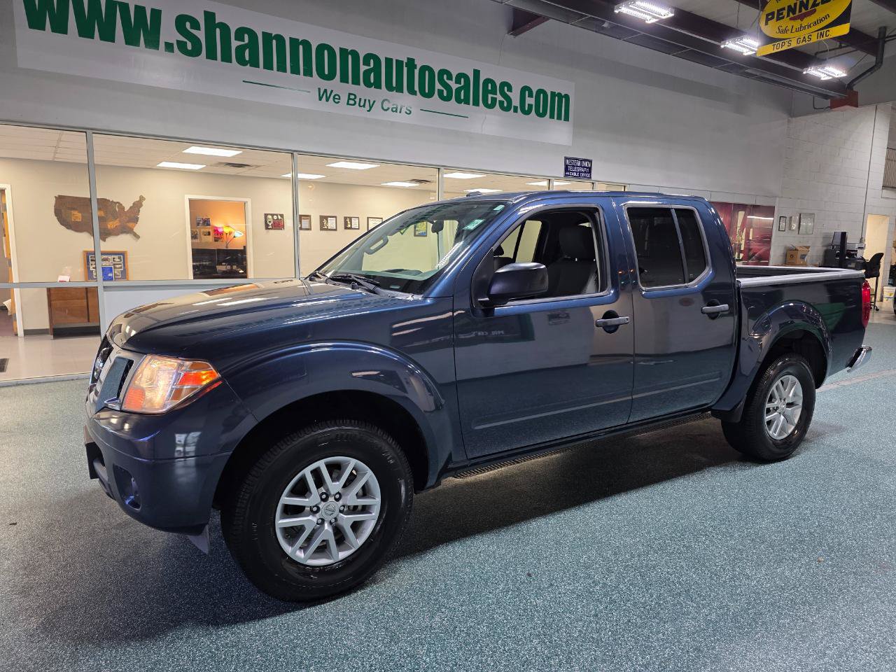 Used 2015 Nissan Frontier SV RWD image 2
