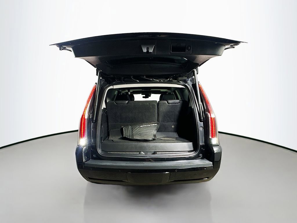 Used 2020 Cadillac Escalade Luxury w/ Escalade Sport Edition image 36