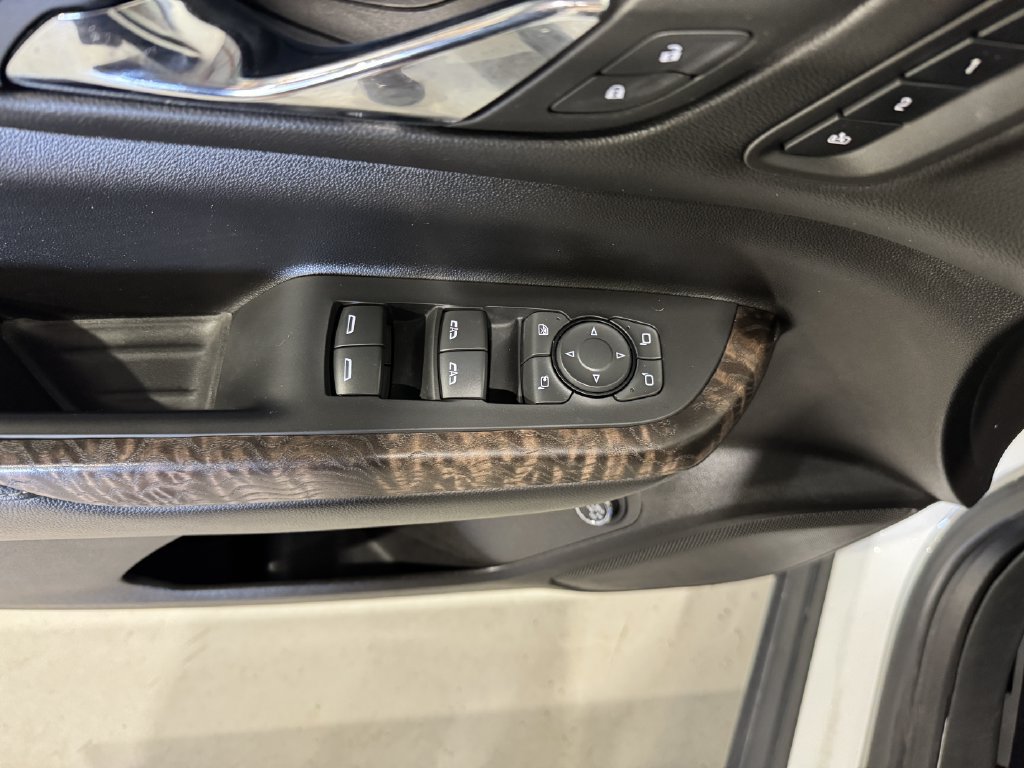 Used 2023 GMC Acadia Denali w/ Denali Ultimate Package AWD/4WD image 17